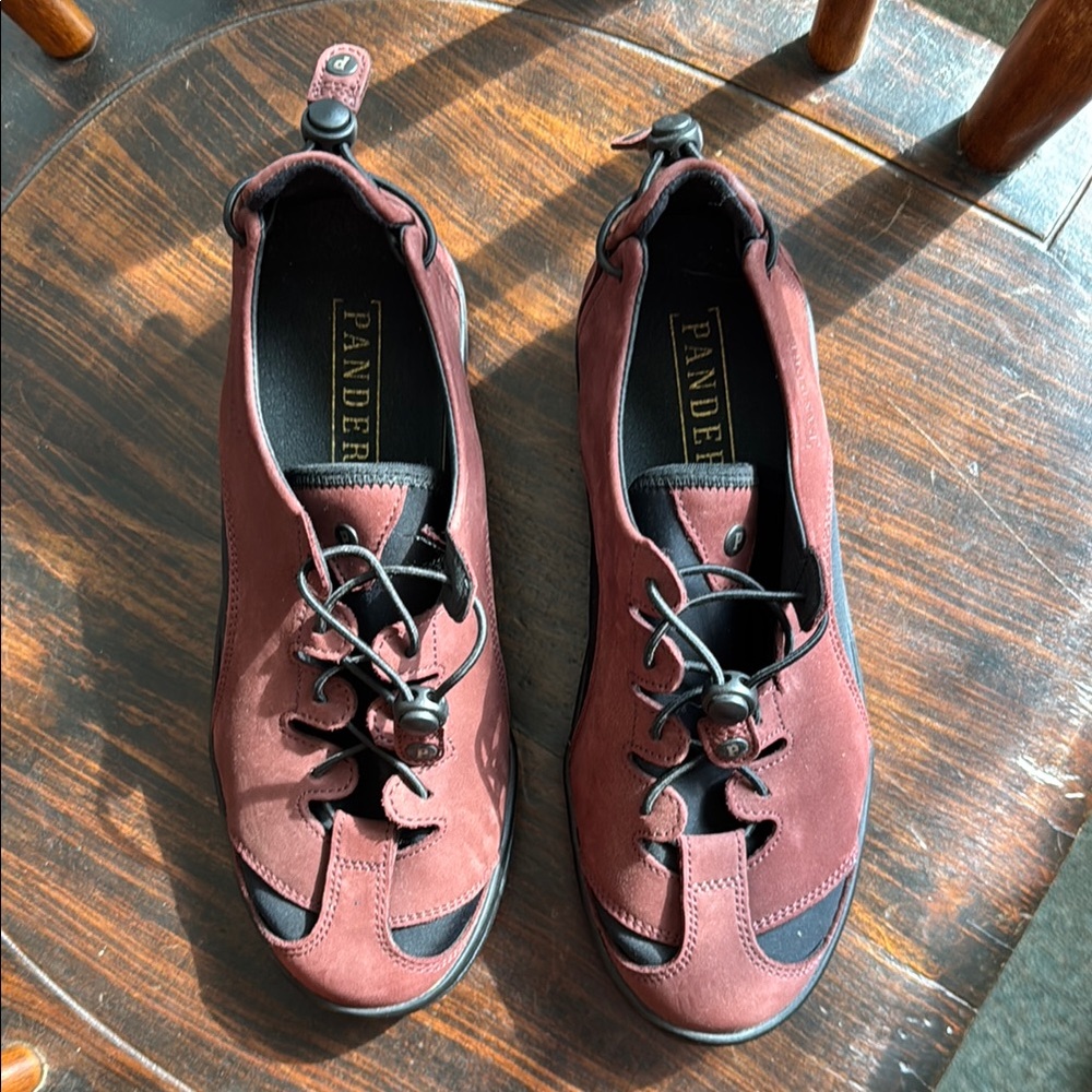 Brown/Red Pandere Shoes, brand new!